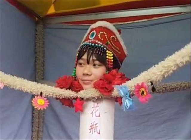 90年代风靡全国,身子是花瓶的“花瓶姑娘”,是怎样骗小孩的