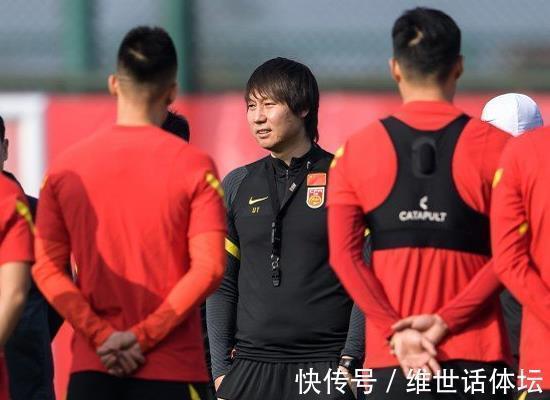 洛国富|正面硬刚！3大新人入选国足引争议，主帅李铁表示选人没问题