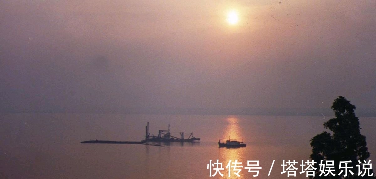 岳阳楼$黄庭坚写于放逐归来的组诗,意气风发,旷达豪迈,令人钦佩