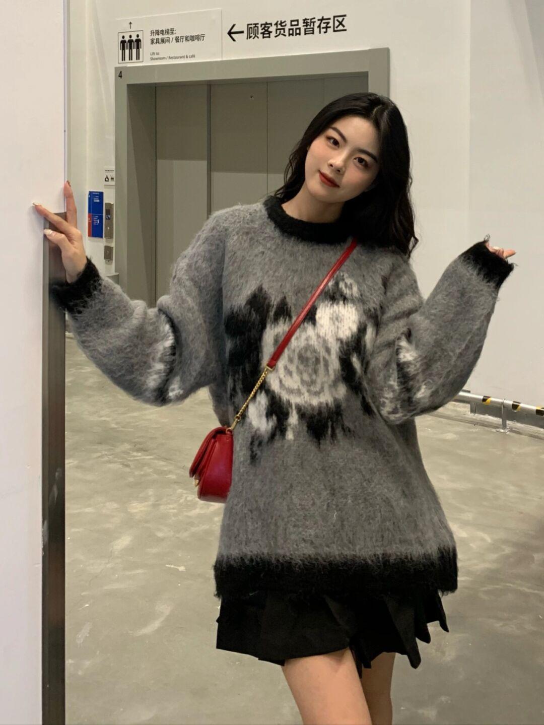 百褶裙|精致女孩试试这6款“小黑裙”吧,选对款增添回头率,百搭又耐看!