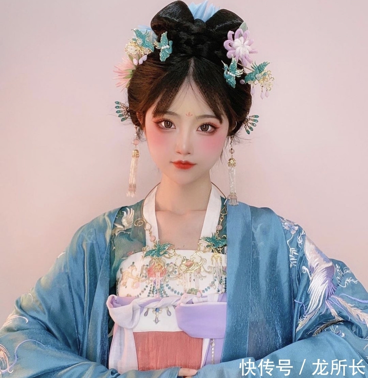 投票|某音的“国风活动”，小柔和小慧君遭到抵制，网友：黑料无法原谅