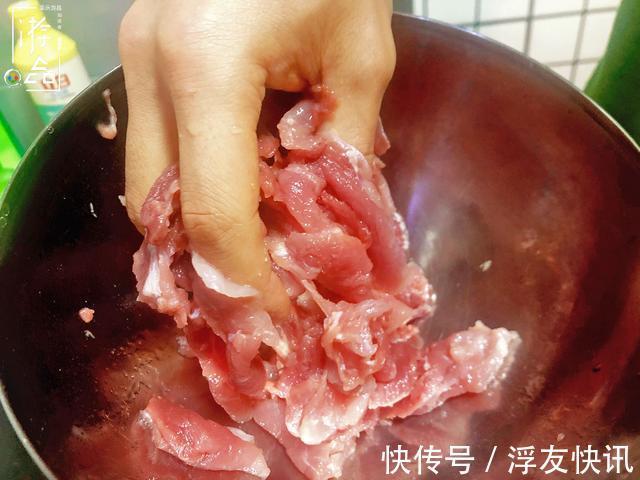水煮肉片的正确做法肉片要大，辣椒要自己做，最好把豆芽换掉