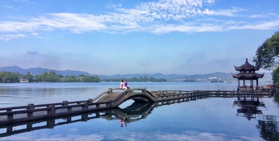 杭州西湖除了湖光山色，更有一道“独特的风景线”，让人心生厌恶