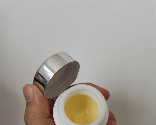 片仔癀 逛超市时看到这些护肤好物,建议入手几瓶,虽然便宜,但真心好用