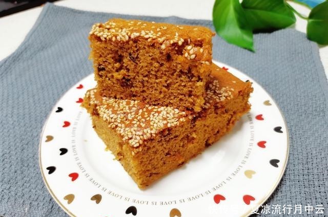 6个鸡蛋1碗红枣,轻松做出家人爱吃的枣糕,香甜绵软,一次成功