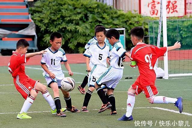 “小短腿宝宝”走红,身材比例二八开,宝妈:屁股底下就是脚后跟