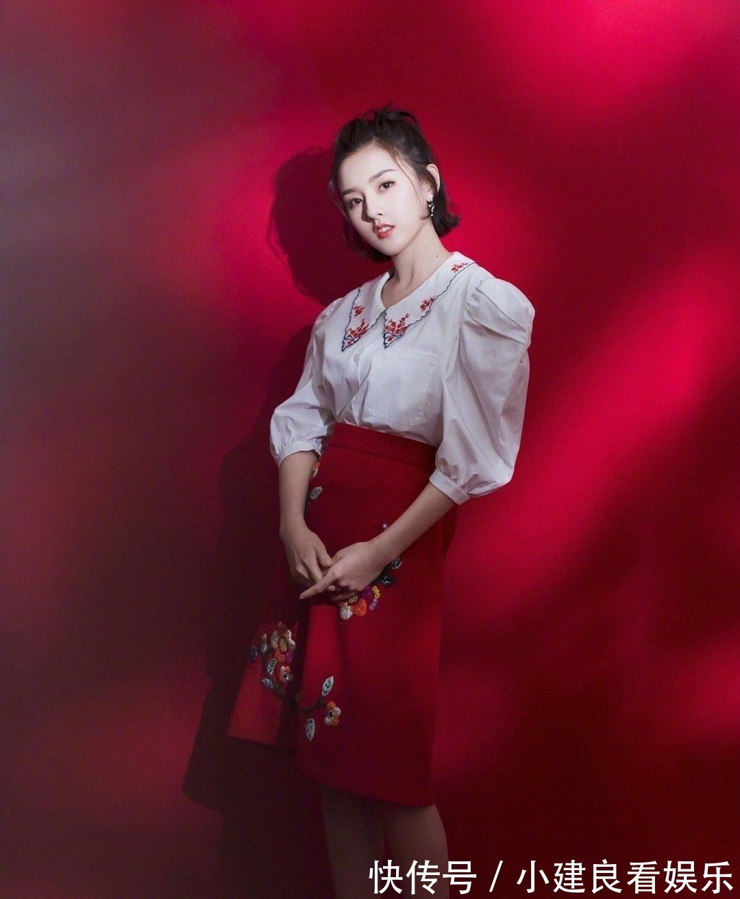 小姐姐|今夏,衬衫+半身裙才最“合拍”,青春又时尚,小个子都爱了