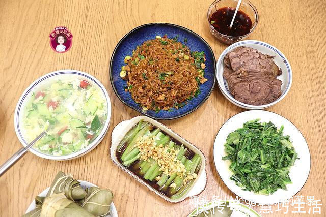 高考生的晚餐不含糊,快手妈妈25分钟搞定4菜1汤,荤素搭配合理