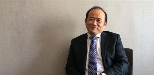 前湖北首富落幕:住18万一晚的酒店,39岁