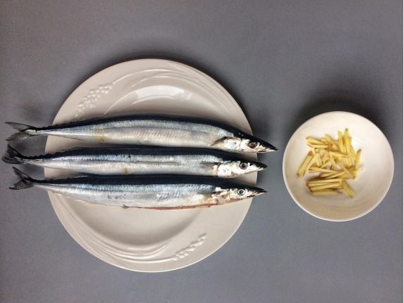 吃起来别具风味的秋刀鱼，还是香煎好吃，鲜味十足