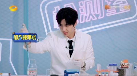 《天天向上》维权日马苏演绎餐厅消费权益，王一博化身食品检测员