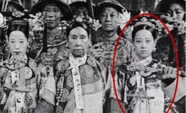 照片中|他是晚清的第一美人,黑白照都遮不住她的美貌,却被慈禧苦害一生