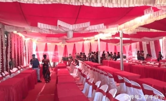 吃法|带你走进真实的印度,当地人如何吃婚宴的,场面很大,吃法很搞笑