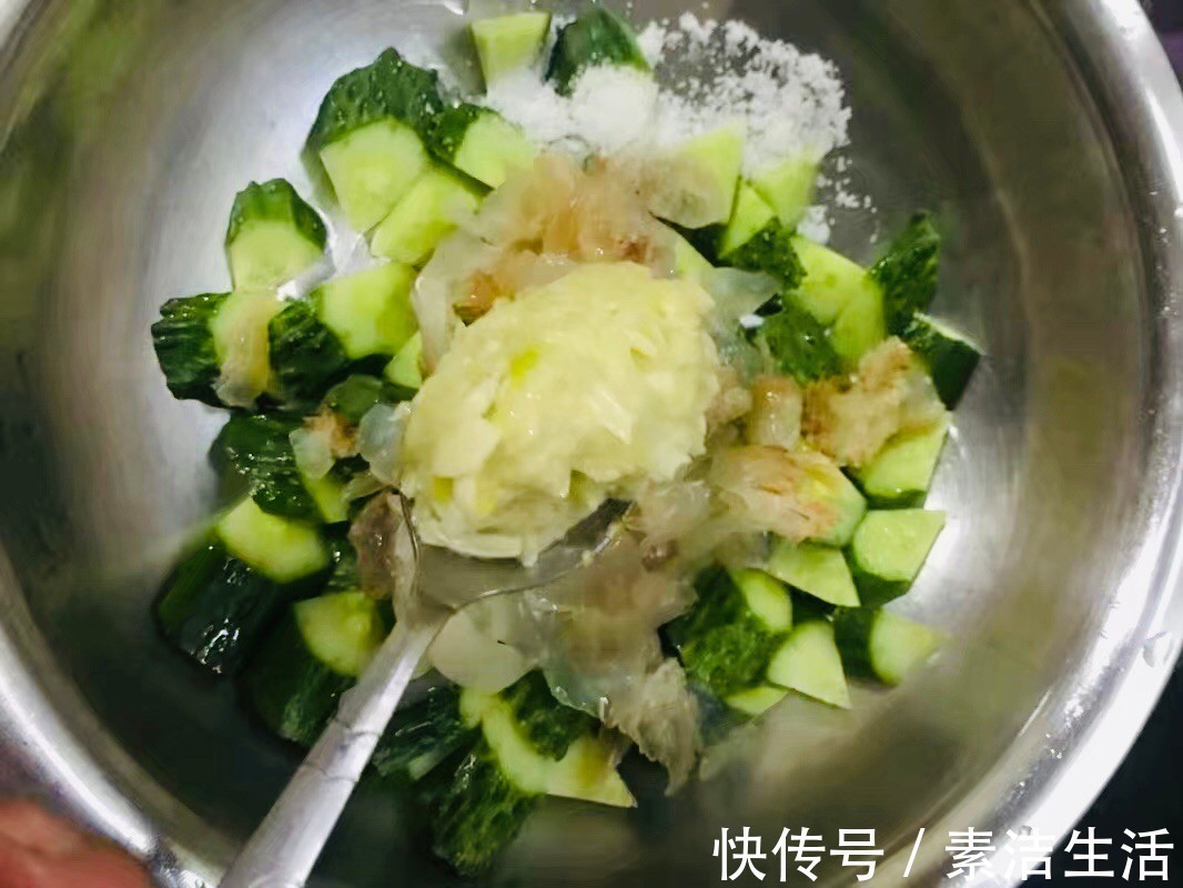 黄瓜|海蜇头这么一拌太好吃了，酸辣脆爽，端上桌抢着吃