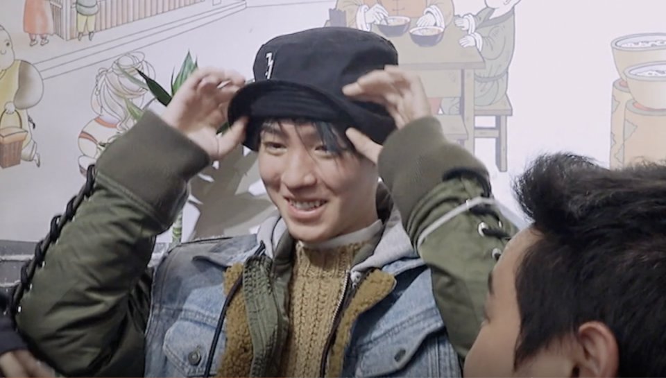 《恰好是少年》直播暴露真实素颜状态！王俊凯长痘刘昊然服务好？