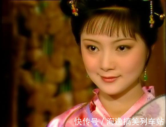 贾宝玉@薛宝钗和林黛玉谁是贾政想要的儿媳妇?赵姨娘:你看我钻谁的屋