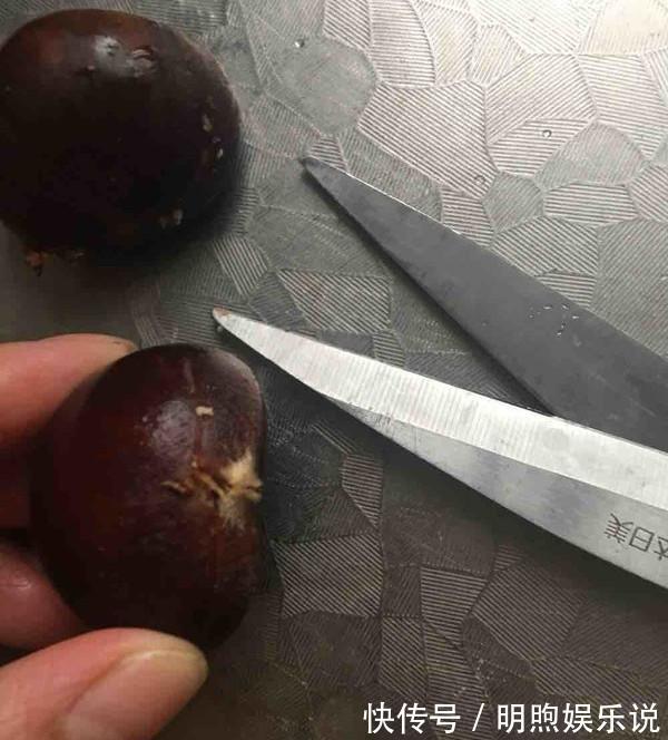 玉米油|吃了20年的板栗,才知只需几滴它,粒粒“开口笑”,香甜不粘皮