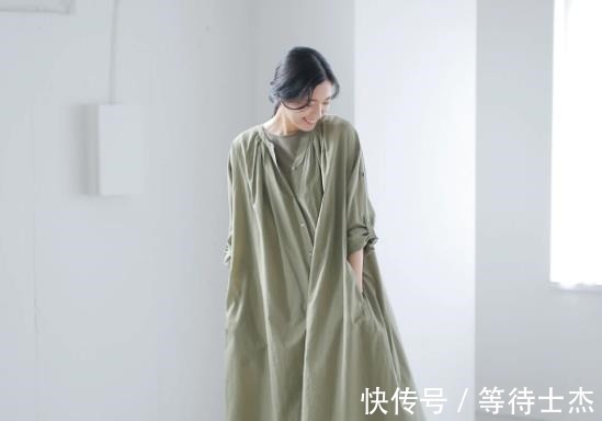 中年|日本太太的“深色系”穿搭太吸睛,使用“大地色”,穿出中年美感