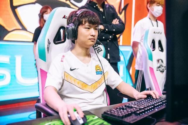 舆论|LOL：SN教练叉烧赛后将TES送上舆论巅峰，给卡萨的欠条看懵观众