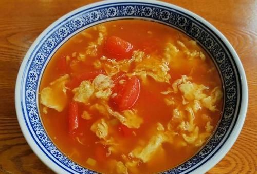 西红柿炒鸡蛋时 顺序千万不能错 不然西红柿不鲜 鸡蛋不嫩 快资讯