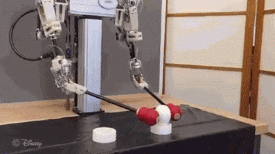 |搞笑GIF: 下次记得关门 要是突然有人进来那就尴尬了