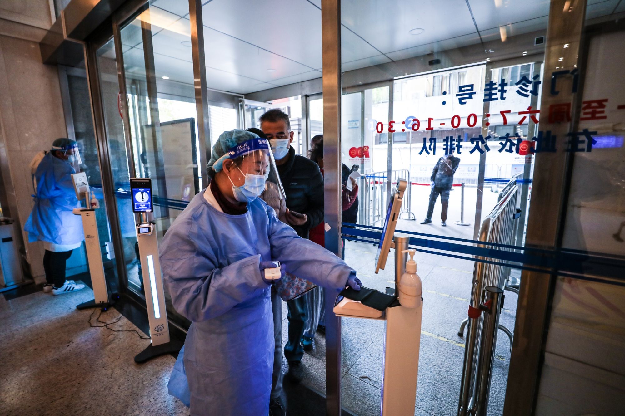 上海瑞金医院、中山医院解封第一天：恢复如常，忙碌中秩序井然|视频 | 解封