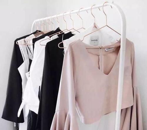 洗衣服直接倒洗衣液错，告诉你正确做法，洗完比新衣服还新