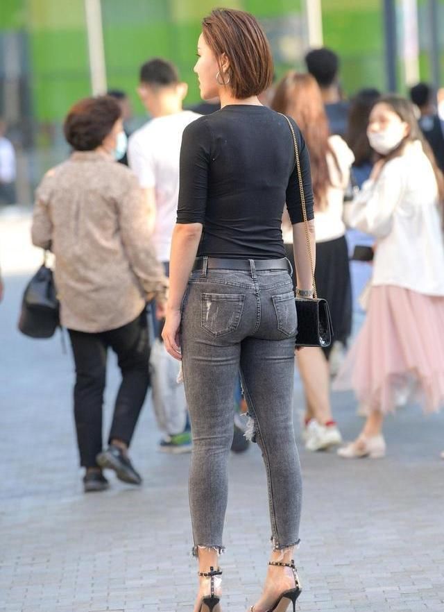 婴儿肥不能正常穿搭，吊儿郎当或许可以有修身效果！