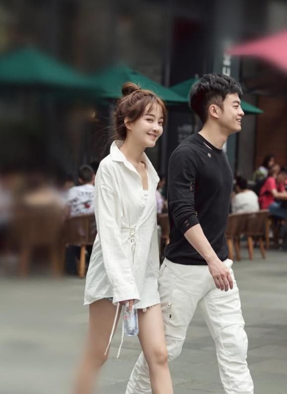 撩人|街拍性感多姿的小姐姐,魅力曲线撩人,白皙长腿超迷人