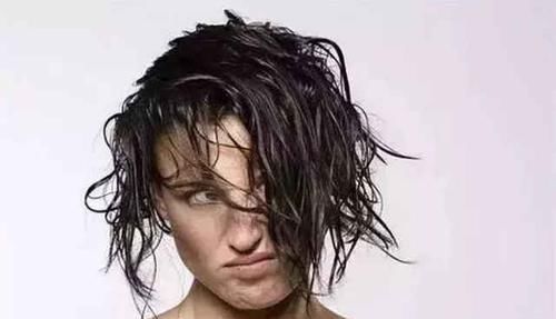 血液循环|一天中什么时候不宜洗头发 若是在这个时候洗头, 容易头疼, 脱发