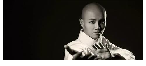 言語犀利到銷聲匿跡，46歲樂嘉是怎么做到的