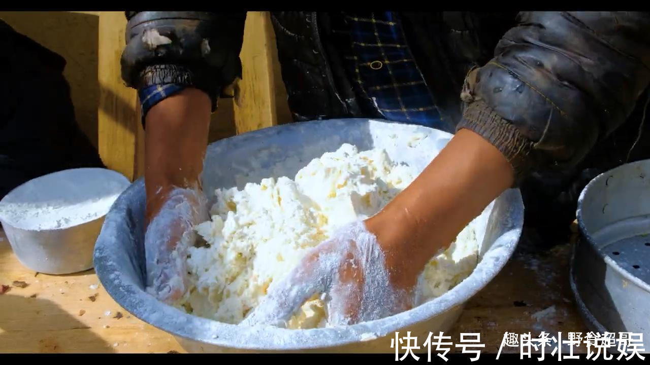 咖喱粉|尼泊尔兄弟家女儿长大了,引无数帅哥到家中玩,一起包猪肉饺子