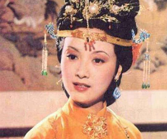 换上@红楼梦最上镜的人,不是陈晓旭张莉,而是那个不起眼的四川女孩