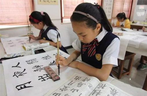 字帖|7岁女童被罚写“罗”字,妈妈拍照后走红,网友:能感受到灵魂