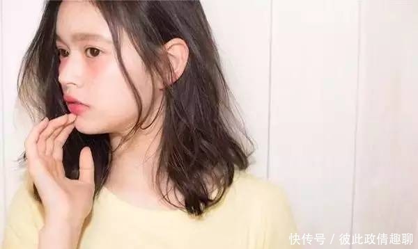 绑头发不能太死板,现在流行的“空气坠”扎发!