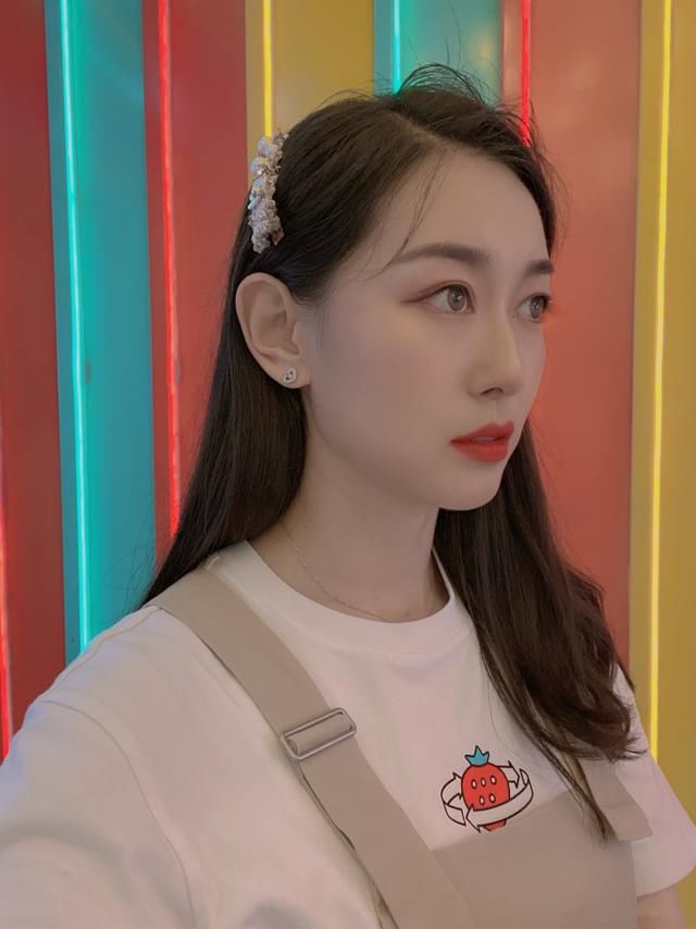 白t|说孙一文是击剑＂女神＂真不为过，不仅颜值高，日常穿搭也让人心动