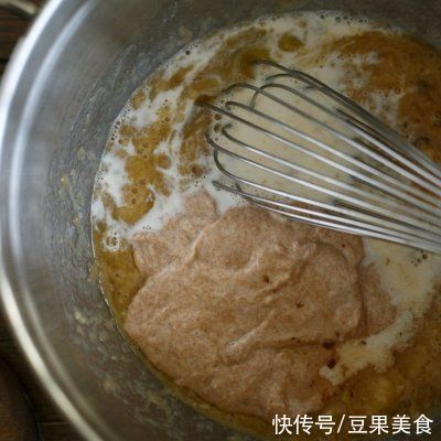 香草精|吃一次就让你忘不了的香蕉可可天然酵母麦芬面包杯