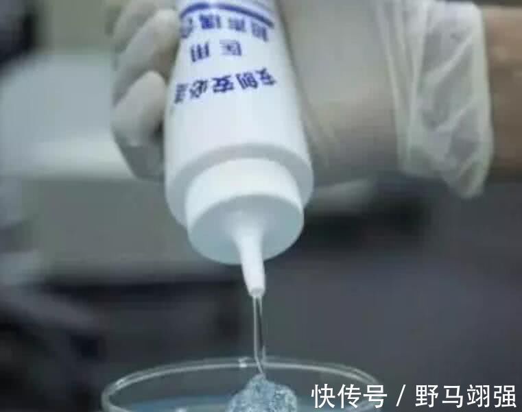 课本|做B超时,肚子上涂的“透明液体”是啥?别惊讶,初中课本上已教过