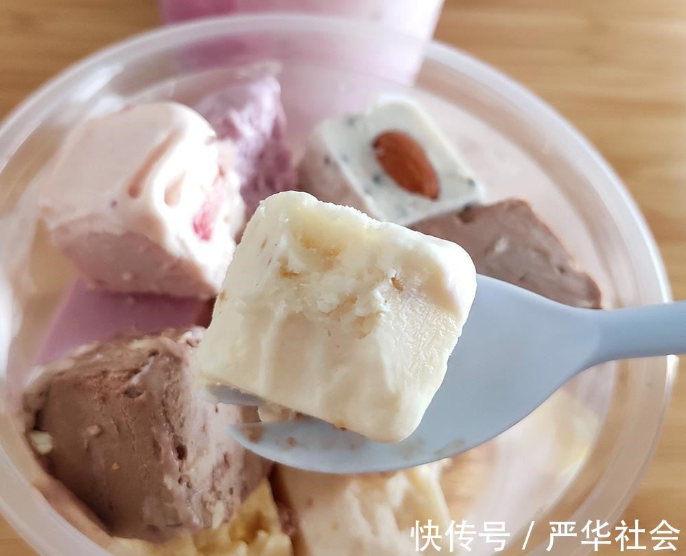 一个个口味丰富的小方块不是冰淇淋,而是清凉爽口的厚切酸奶