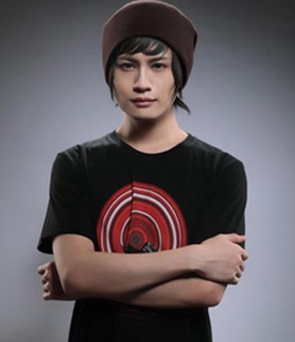 渣男|因《中國(guó)好聲音》走紅，卻睡8名女粉絲成渣男，今前途盡毀無(wú)人識(shí)