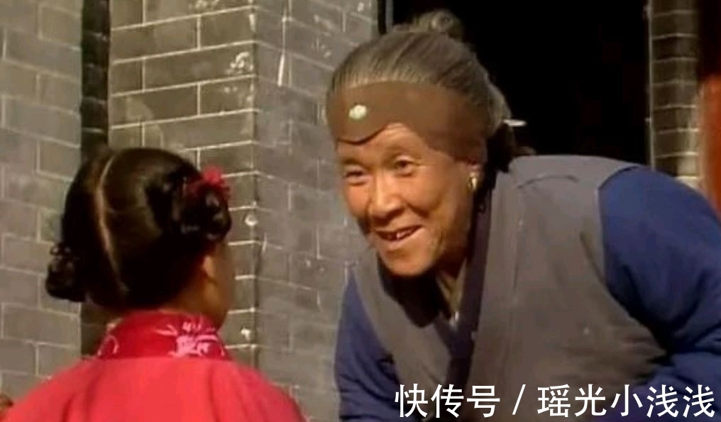 王熙凤！如果抚养林黛玉的是刘姥姥，那林黛玉的春天就到了，她会幸福