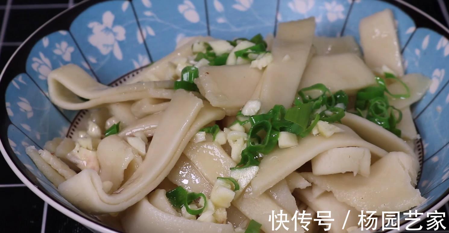 擀面皮|一碗面粉倒进滚烫开水中，瞬间变美味，好多人没吃过，高手在民间