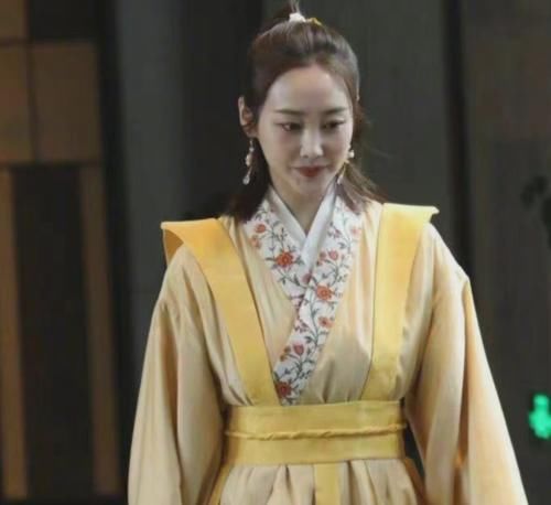 《奔跑吧》全员古装,五位女嘉宾太养眼,我却被唯一的男嘉宾惊艳