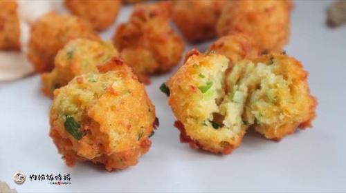 炸萝卜丸子时，多加这2样东西，丸子外酥里嫩不发硬，越嚼越香