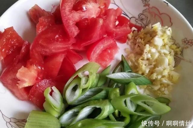 气温下降了,只需一个西红柿,一个鸡蛋做碗暖心又暖胃的面汤!