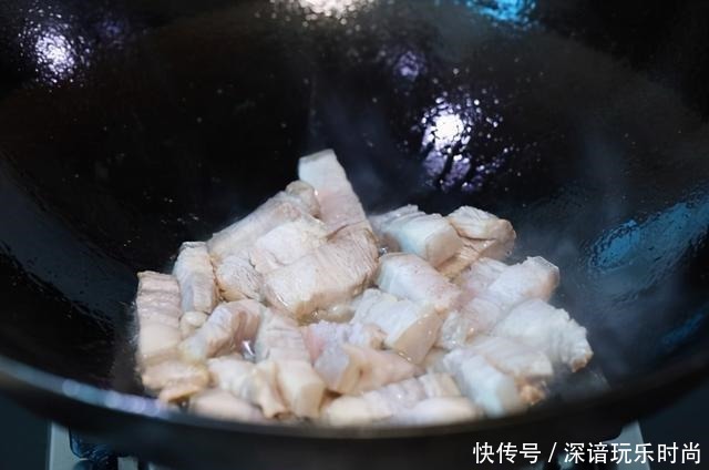  鲜豆角|干豆角怎么吃教你炖肉贴秋膘，豆角吸满了汤汁，混着米饭太香了