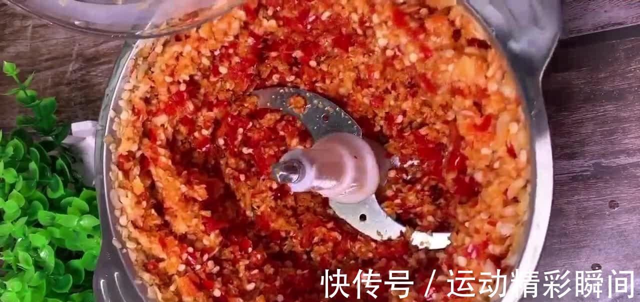 蒜蓉辣椒酱在家也能做，做法简单成本低廉，比去外头买划算好几倍