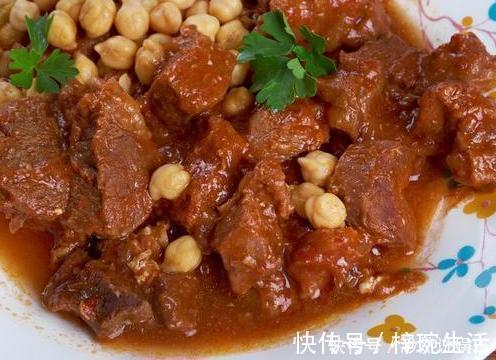 炖肉时,别只会放花椒八角了,多放2味料,越炖越软烂,越炖越香