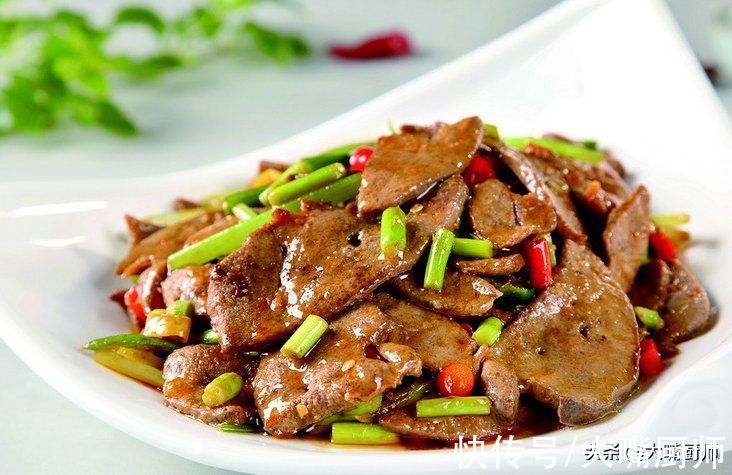 猪肝最忌用清水洗,等于没洗,厨师教你正确方法,又嫩又香还不腥