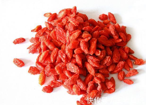 亢奋者|每晚睡前干嚼几粒枸杞,坚持一个月,身体会有哪些变化呢?